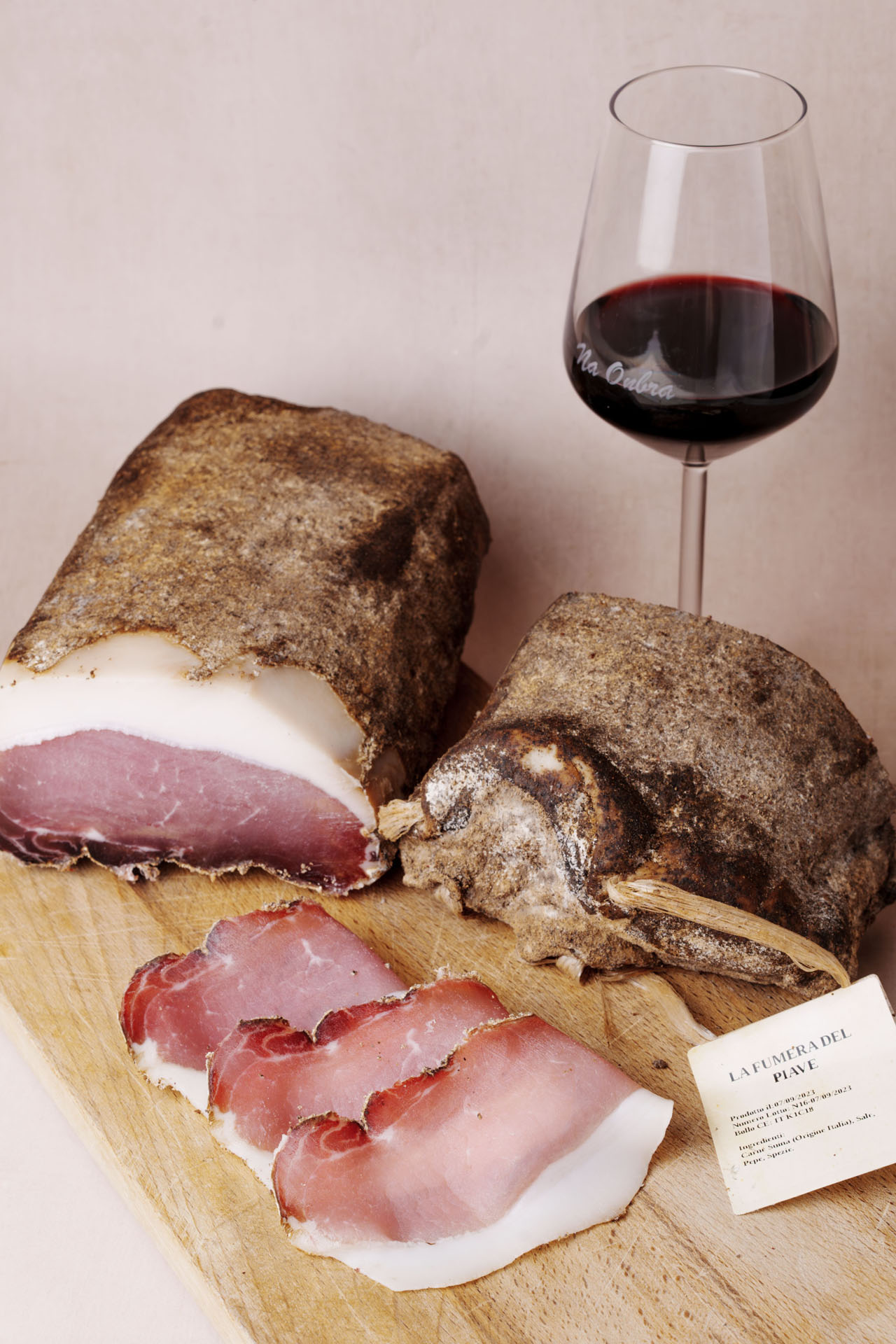 Fumera del Piave, insaccato a base di lonza di maiale speziata artigianale.