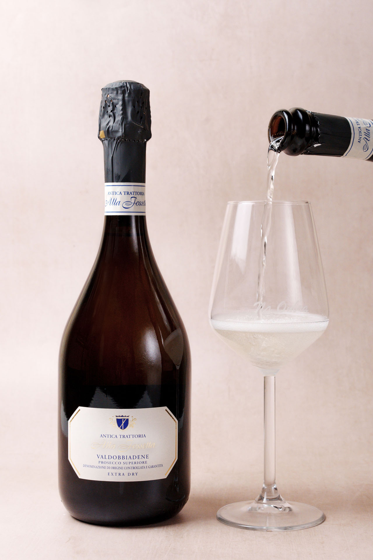 Il prosecco a marchio Fossetta, che esce dalle cantine di Cà Salina, a Valdobbiadene.