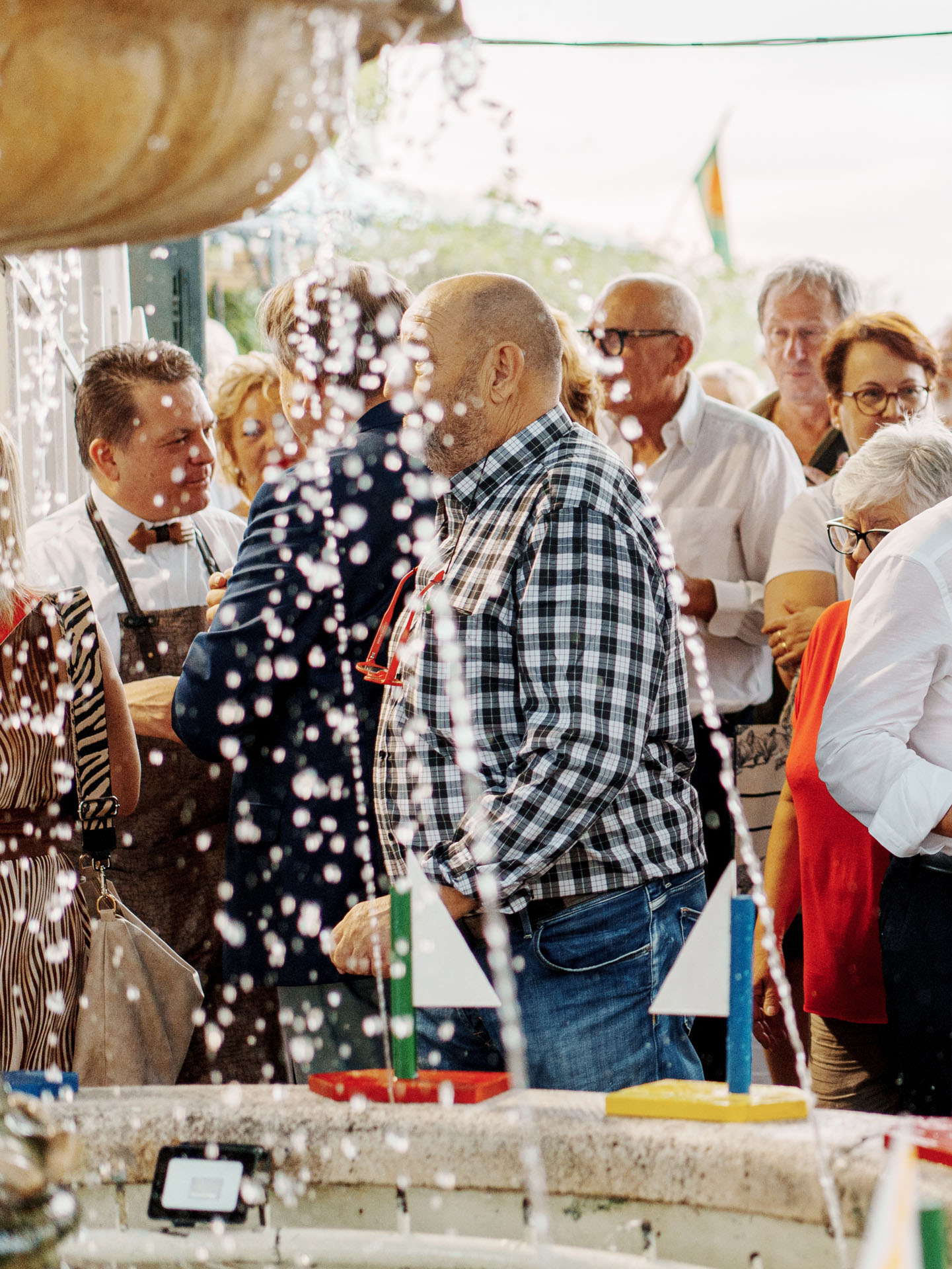 La foto mostra molte persone in occasione di un evento alla Fossetta, così come sono tanti i clienti che ci seguono ogni giorno nella pagina Facebook, commentando i nostri post.