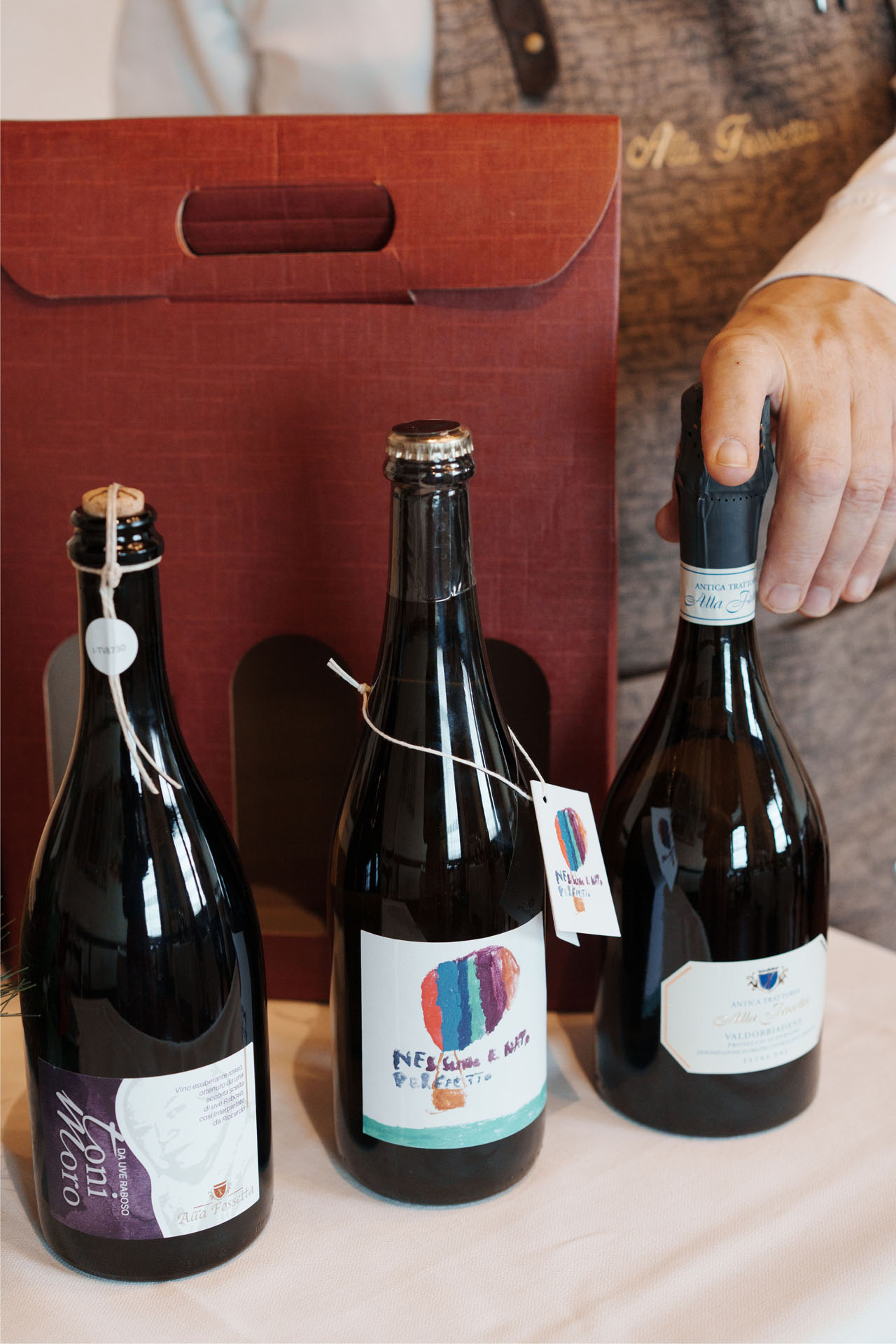 Confezione regalo di vini a marchio Fossetta.