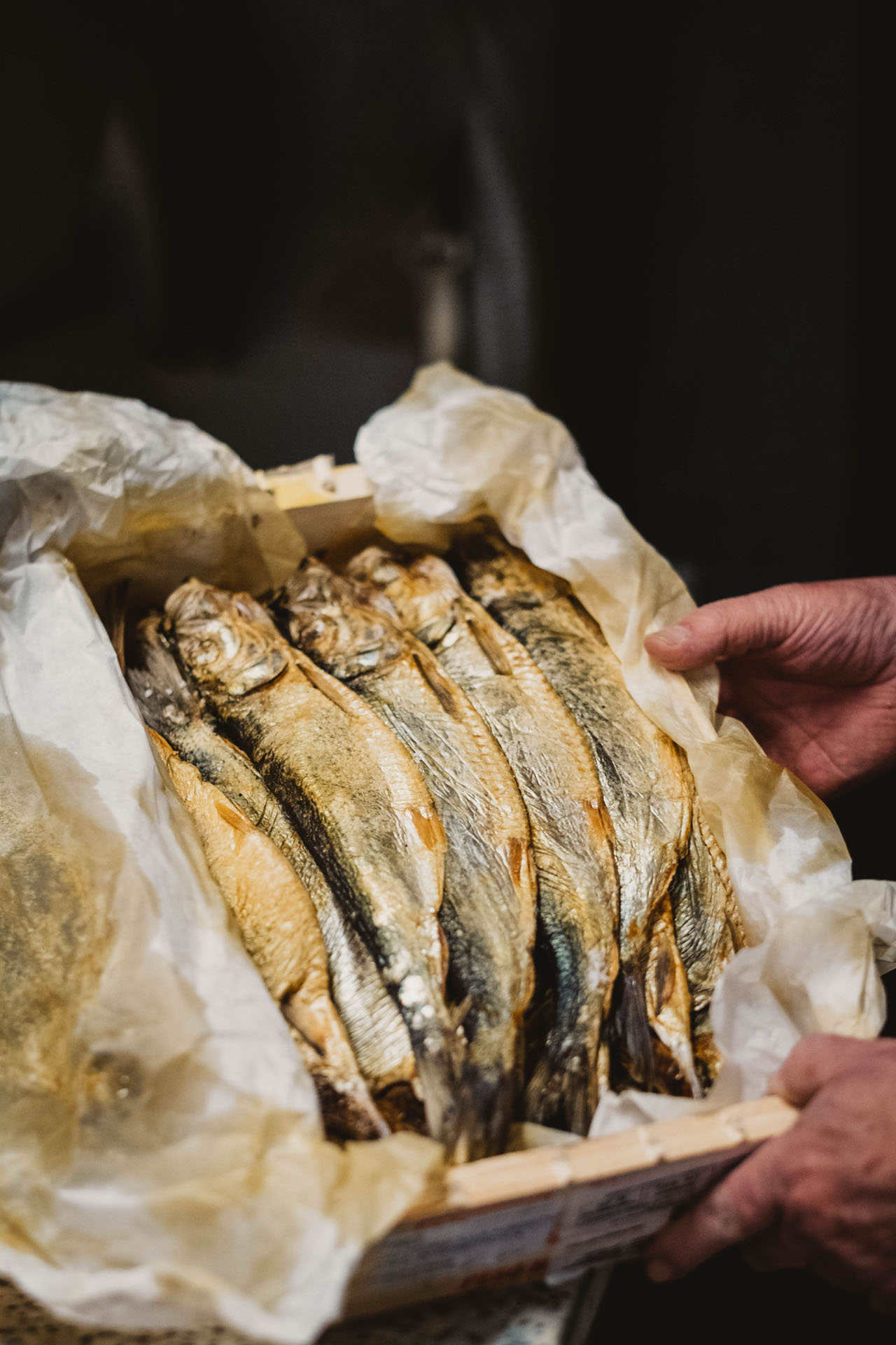 L’aringa affumicata, uno dei protagonisti del menù di magro, che Alla Fossetta viene sempre proposto in occasione delle vigilie delle festività.