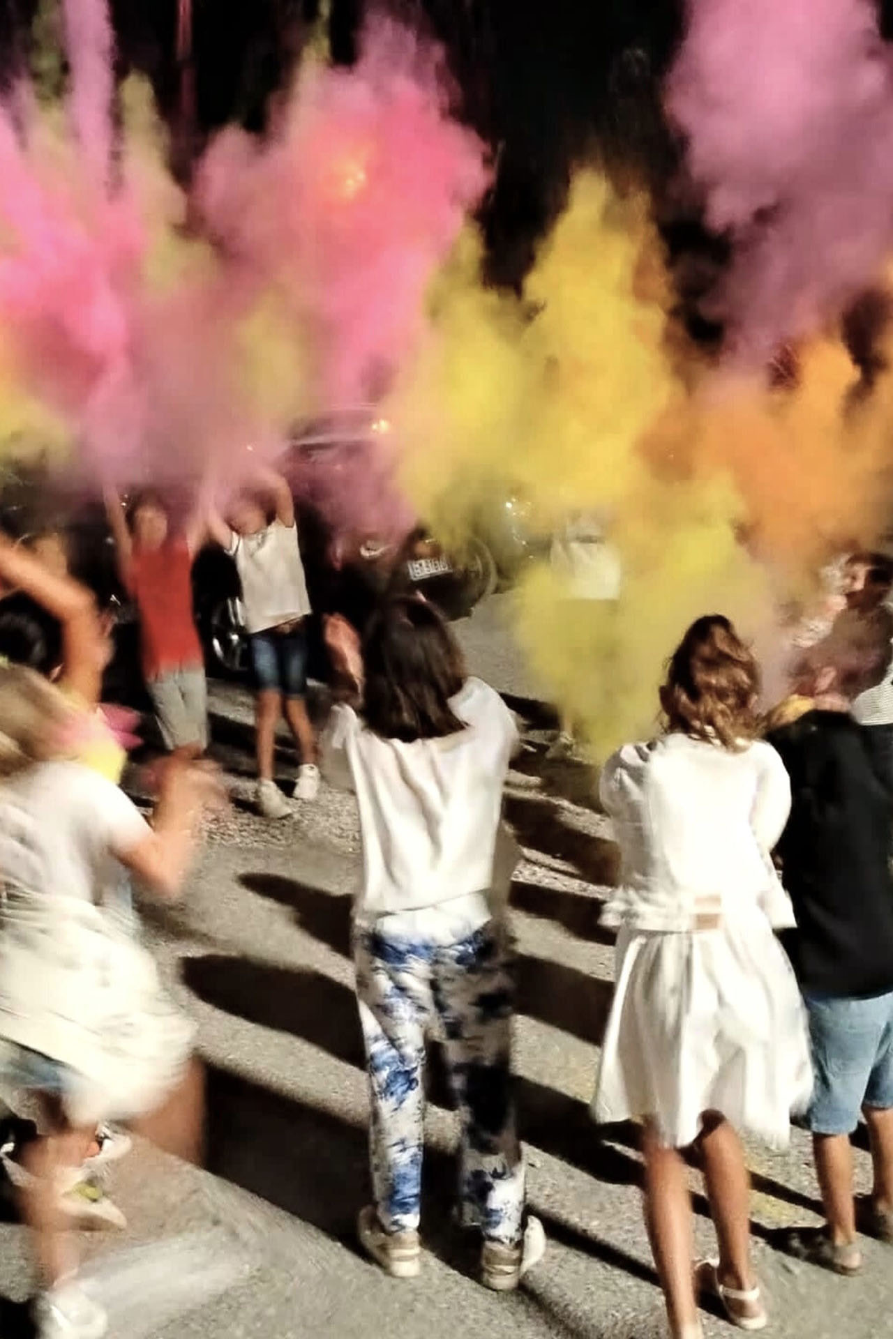 Momento di festa in occasione dell’evento “Ogni bambino è artista a modo suo”, dedicato alla creatività dei bambini.