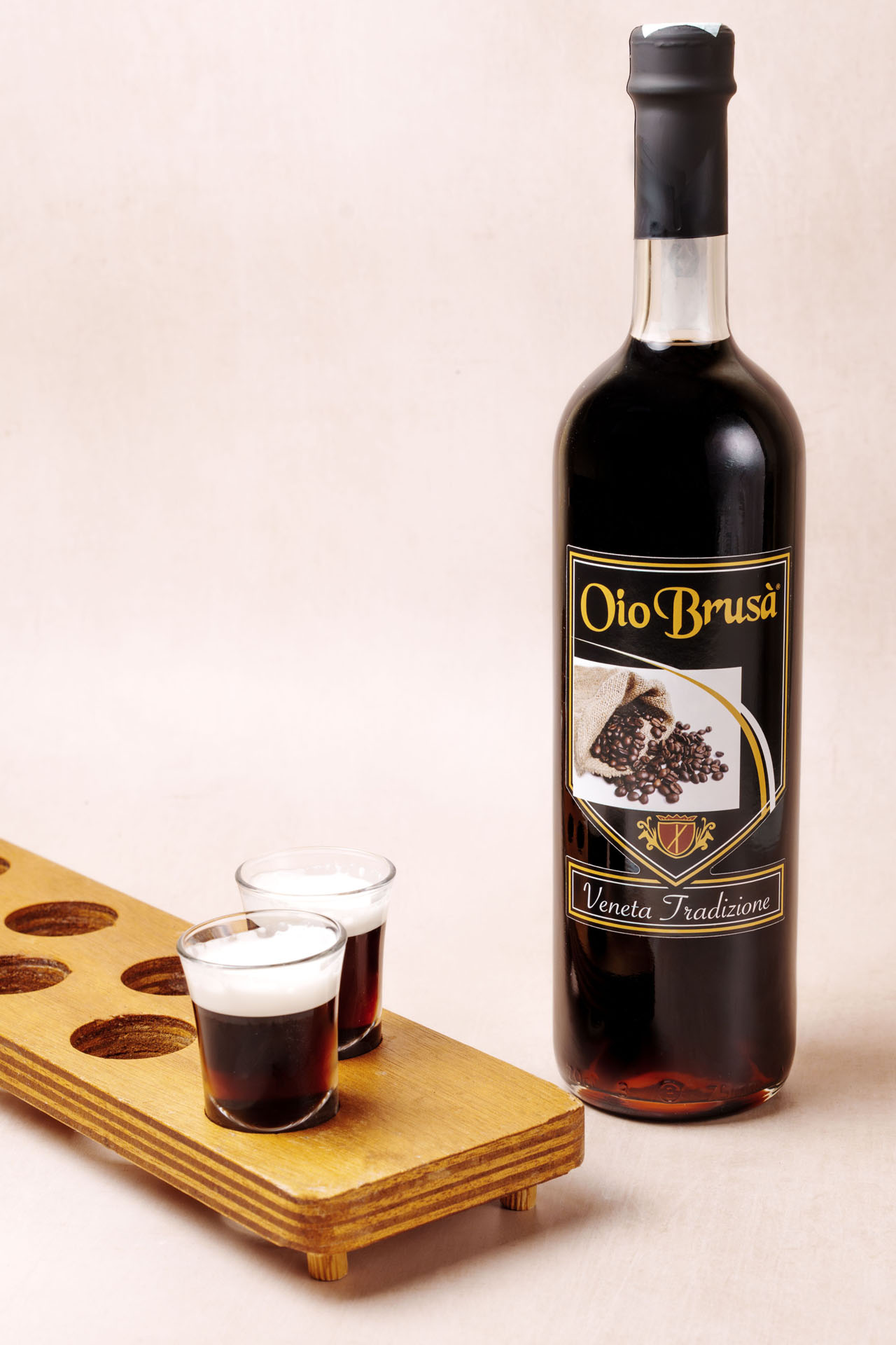 Liquore al caffè “Oio brusà” realizzato con la ricetta di un tempo.